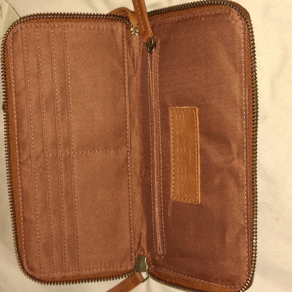 NWT Free People Brown Zippered Wallet - Picture 4 of 5